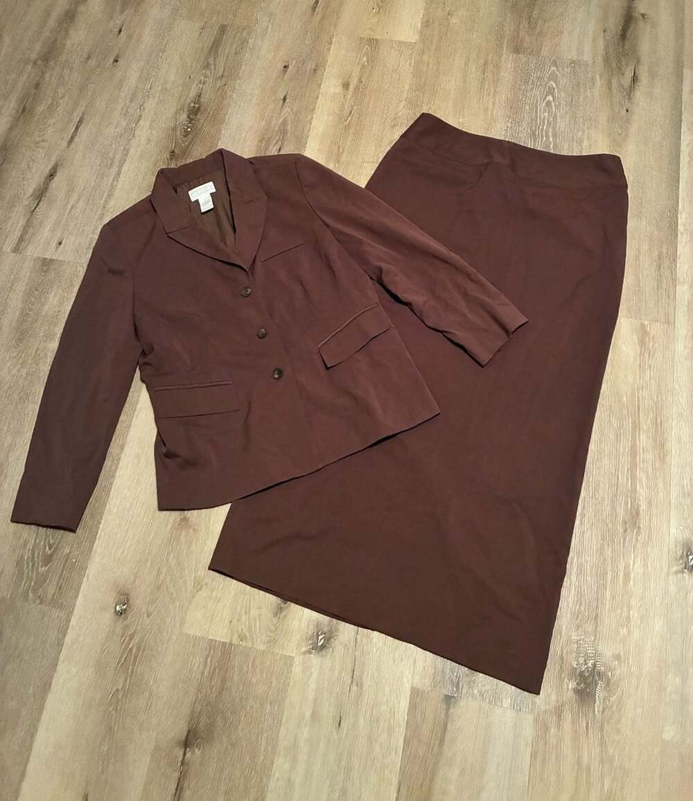 Studio C Suit Set Size 12 Brown